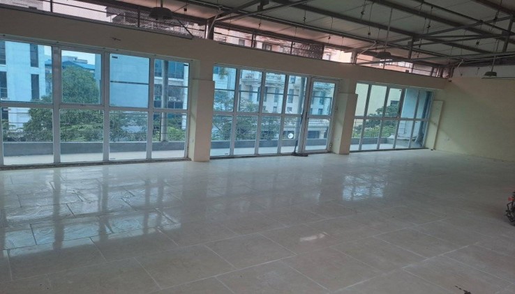 cho thuê nhà KD Spa, Thẩm mỹ Mặt Phố Lạc Long Quân, Tây Hồ 4 tầng x 90m2, mặt tiền 14m